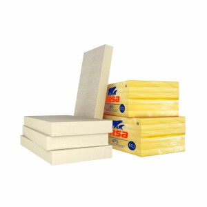 Pannelli isolanti t.b.t. in XPS, gialli e bianchi, impilati.