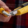 Cutter Stanley FatMax 18mm, giallo-nero, con cambio lama e lame a segmenti.