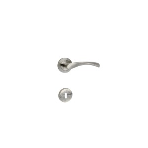 Set maniglia per porta in acciaio inox per interni.