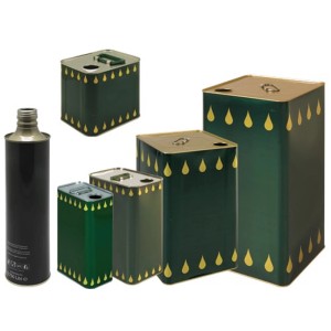 Vari contenitori t.b.t. per la raccolta delle olive, verdi con gocce gialle.