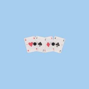 t.b.t. Organizer: Quattro carte da gioco (cuori, picche, quadri, fiori) con pomelli neri.