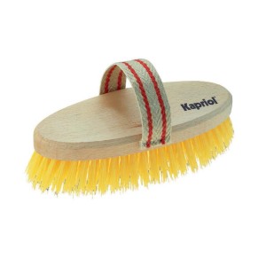 Spazzola da muratore t.b.t. con setole gialle e manico in legno.