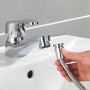 Doccetta lavabo cromata Wenko con tubo in acciaio inox e adattatore sul rubinetto del lavandino.