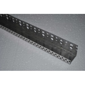 Profilo angolare in metallo perforato per accessori per materiali isolanti.