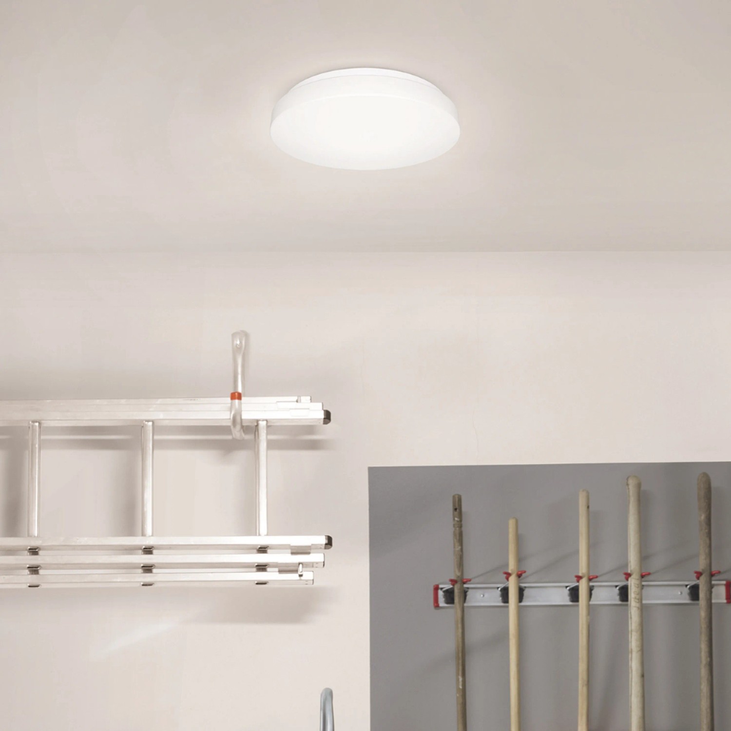 Lampada da soffitto per interni Steinel RS 20 S bianca con sensore di movimento, Ø 28 cm.