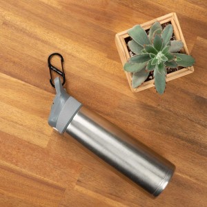 t.b.t. Borraccia in acciaio inox con moschettone.