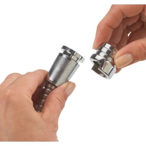 Dettaglio del doccino per lavabo cromato Wenko con attacco rapido Easy-Clip.