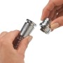Dettaglio del doccino per lavabo cromato Wenko con attacco rapido Easy-Clip.