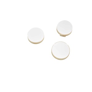 Tre t.b.t. rotonde bianche per illuminazione decorativa esterna.