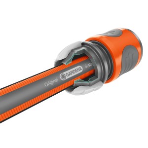 Tubo da giardino Gardena Comfort Flex 13mm con PowerGrip, sezione trasversale con raccordo.