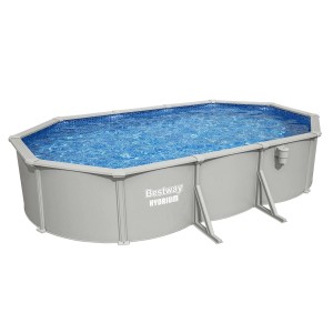 Piscina ovale Bestway Hydrium con pareti in acciaio e acqua blu.