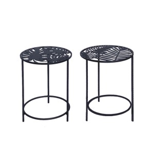 Due porta piante neri con motivo a foglia di palma, Ø 20 cm, altezza 50 cm.