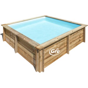 Piscina quadrata Gre City in vero legno, rivestimento in legno marrone, contenuto piscina blu.
