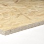 Primo piano di un pannello OSB grezzo, ideale per tagli su misura nello shop online OBI.