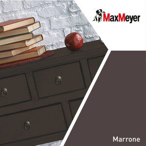 Campione colore Marrone Max Meyer: Tonalità marrone su comò con decorazioni.