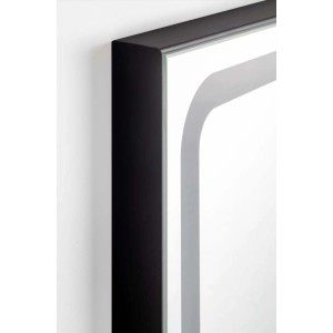 Dettaglio di uno specchio con cornice nera. Categoria: Specchiere.