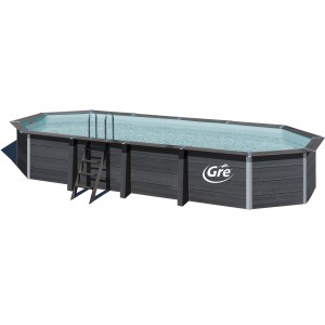Piscina ovale Gre Composite Avantgarde (804x386x124 cm) con scaletta e liner grigio.