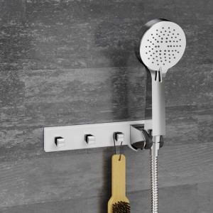 Set doccia t.b.t. con doccetta e barra appendiabiti nel bagno.