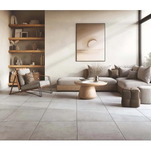 Soggiorno luminoso con piastrelle per pavimenti grigie. Arredamento decorativo con divano, tavolo e scaffali.