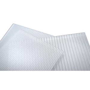 Lastre in plastica t.b.t. trasparenti, ideali per coperture e altro.
