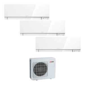 Climatizzatore t.b.t. bianco con tre unità interne e una unità esterna.