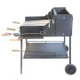Barbecue a carbonella t.b.t. con ripiani e utensili.