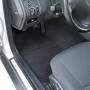 Tappetino auto nero t.b.t. all'interno di un'auto.
