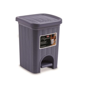 Cestino a pedale grigio t.b.t. con effetto rattan per il bagno.