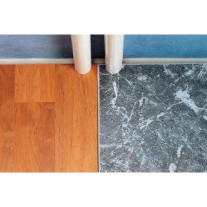 Calibro per contorni LUX Classic per tracciare profili su piastrelle e parquet attorno ai tubi di riscaldamento.