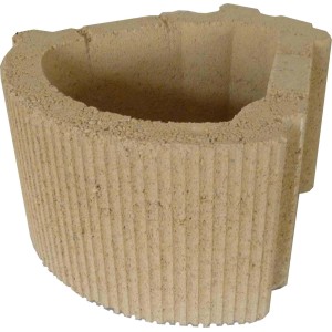 Bordura/bordatura in pietra t.b.t. con superficie scanalata.