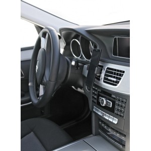 t.b.t. in auto: supporto smartphone sulla griglia di ventilazione per una navigazione comoda.