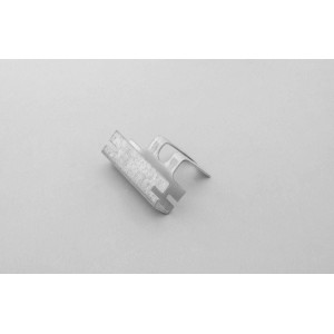 Clip in metallo per accessori pannelli in cartongesso, dettaglio.