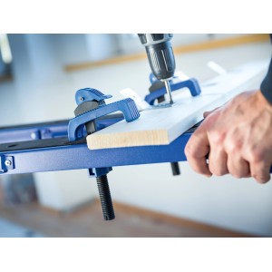 LUX Morsetto Comfort in uso: pezzo fissato con avvitatore a batteria.