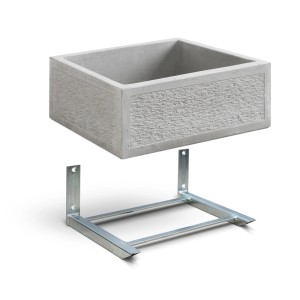 Fontana grigia t.b.t. con staffa in metallo per il giardino.