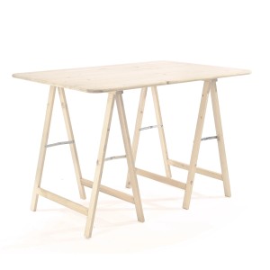 Set di cavalletti in legno chiaro, ideale per progetti fai-da-te e officina.