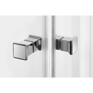 Dettaglio: Maniglie quadrate cromate di una cabina idromassaggio t.b.t.