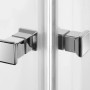 Dettaglio: Maniglie quadrate cromate di una cabina idromassaggio t.b.t.