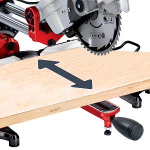 Troncatrice: Dettaglio della lama che taglia il legno.