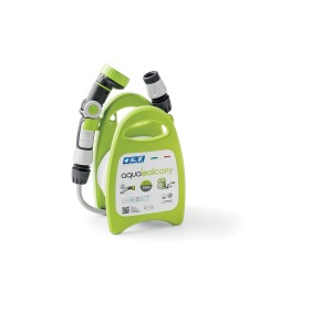 Avvolgitubo verde con spruzzatore e connettore per irrigazione.