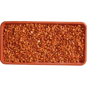 Ciottoli decorativi arancioni (t.b.t.) in un vassoio marrone. Ideali per giardino e paesaggistica.