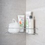 Mensola angolare in metallo con accessori doccia in bagno. Accessorio per doccia.