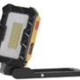 Faro LED da esterno t.b.t. giallo con cornice nera e supporto regolabile.