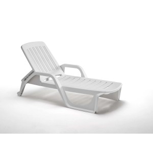 Lettino prendisole in plastica bianca t.b.t. per esterni.