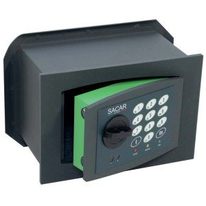 Cassaforte nera con tastierino digitale e porta aperta.