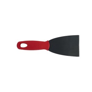 t.b.t. Cazzuola da muratore con manico rosso e bordo seghettato.