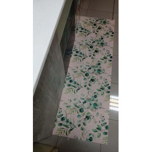 Tappeto da cucina con motivo a foglie verdi.