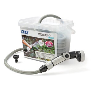 AquaGo Box 30: Set irrigazione con tubo, lancia e accessori nel secchio.