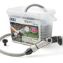 AquaGo Box 30: Set irrigazione con tubo, lancia e accessori nel secchio.