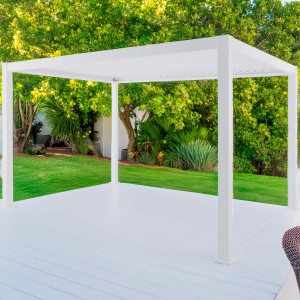 Gazebo t.b.t. bianco in giardino con prato verde.