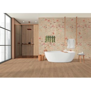 Bagno con piastrelle da rivestimento floreali e piastrelle effetto legno.